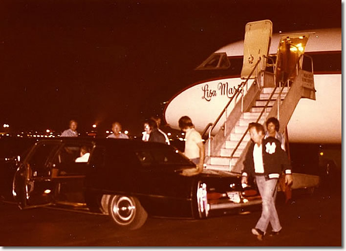 Elvis leaving the Lisa Marie 1976